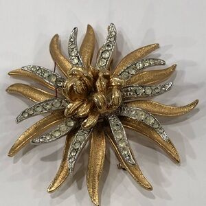 Vintage  Coro brushed gold silver tone rhinestone chrysanthemum flower brooch